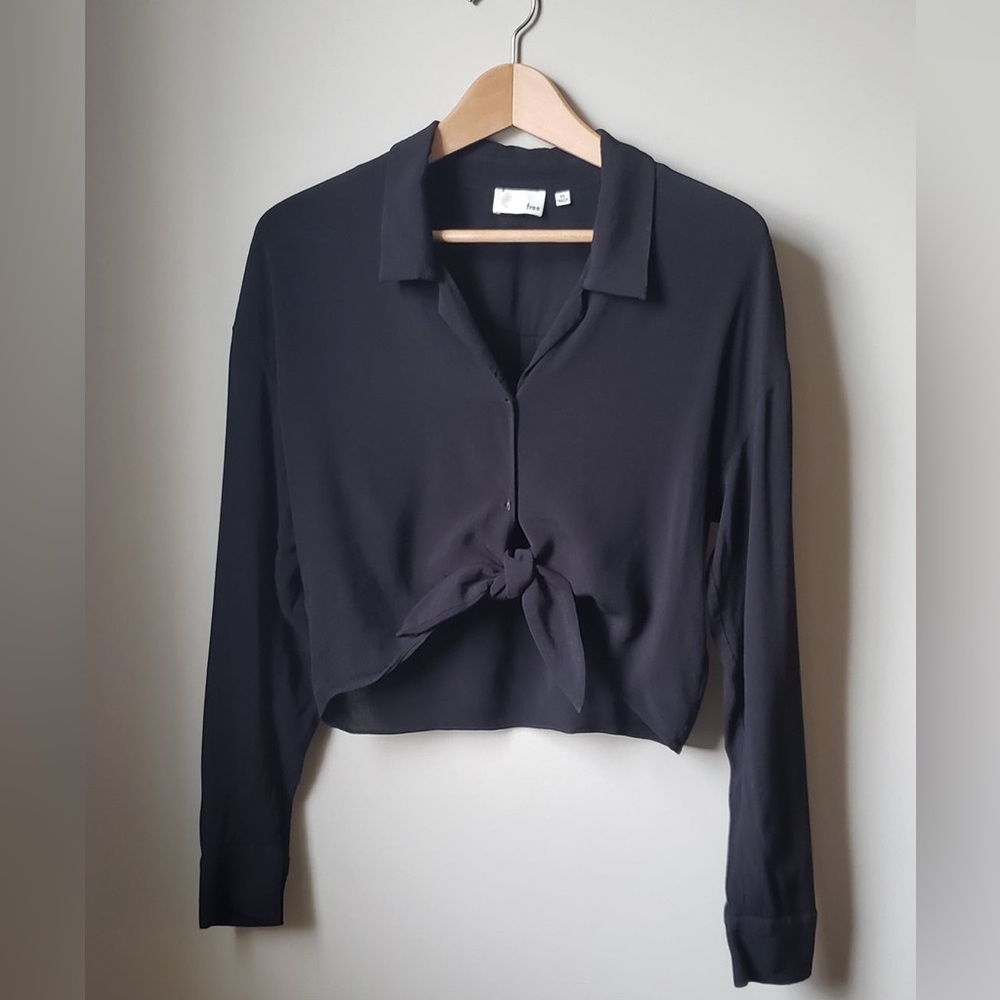 Wilfred Free black cropped blouse.